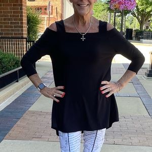 JR “Paris newsprint” pant/scalloped hem. Blk piping on front leg. Pull on.